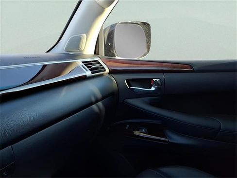 Used 2014 Lexus LX 570 4WD image 22