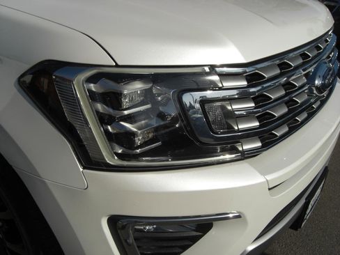 Used 2018 Ford Expedition Limited w/ Equipment Group 302A AWD/4WD image 6