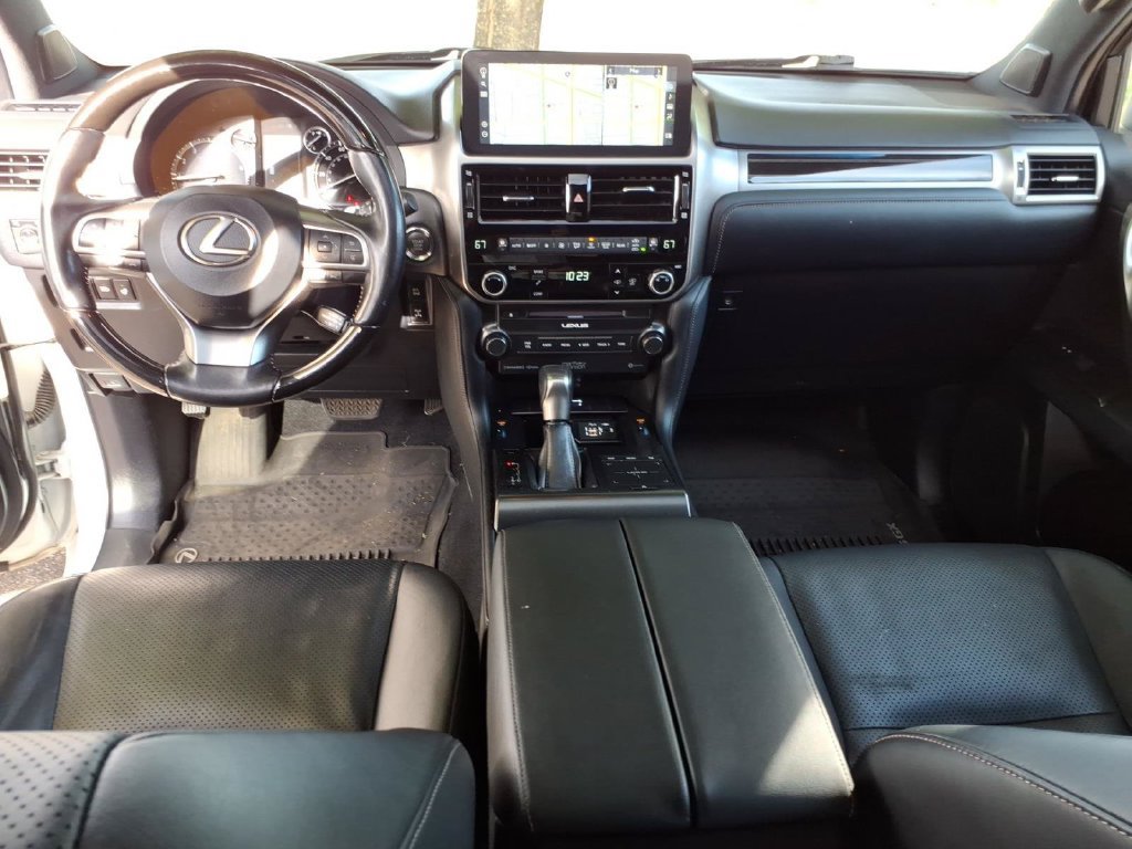 Used 2023 Lexus GX 460 Luxury w/ Sport Design Package AWD/4WD image 12
