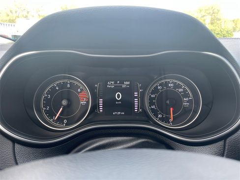 Used 2021 Jeep Cherokee Latitude Plus image 28