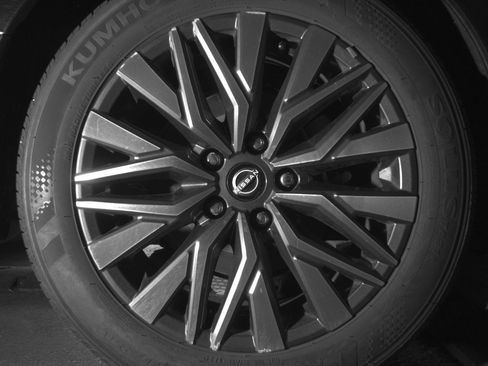 Used 2025 Nissan Altima 2.5 SV FWD image 15