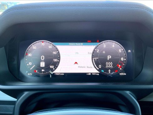 Used 2023 Land Rover Defender 130 SE image 25