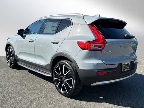 New 2025 Volvo XC40 B5 Ultra w/ Climate Package image 5
