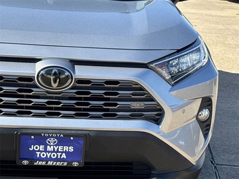 Used 2019 Toyota RAV4 Limited image 5