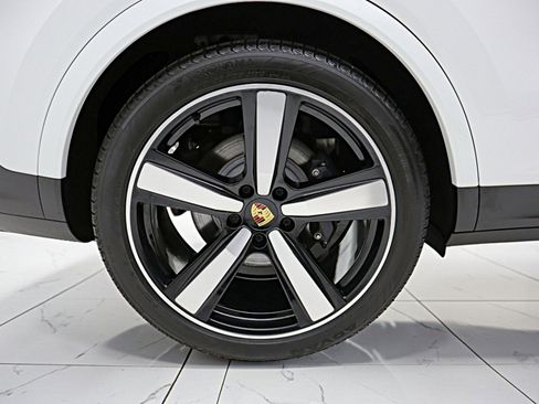 Used 2024 Porsche Cayenne Coupe AWD/4WD image 43