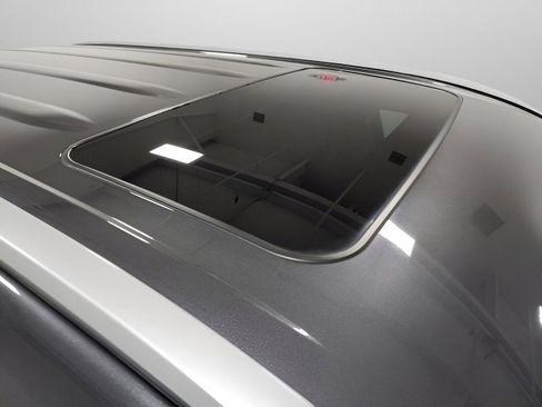 Used 2022 Toyota Highlander XLE image 16