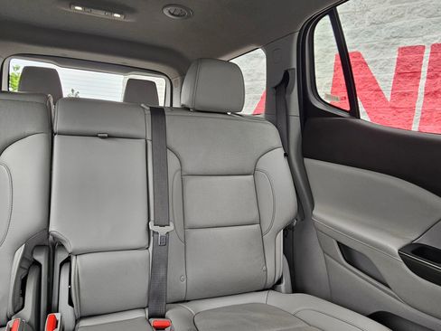 Used 2023 GMC Acadia SLT AWD/4WD image 26