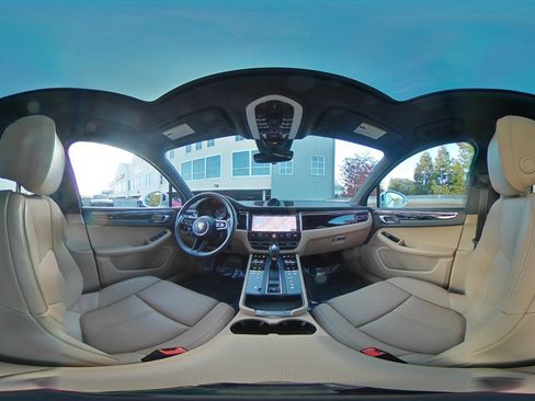 Used 2025 Porsche Macan image 30