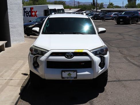 Used 2018 Toyota 4Runner SR5 AWD/4WD image 15