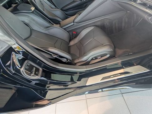 Used 2025 Chevrolet Corvette Z06 RWD image 3