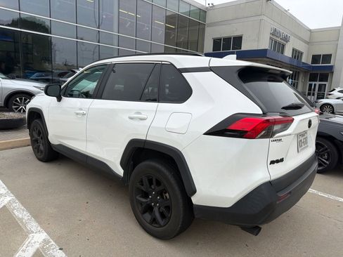 Used 2021 Toyota RAV4 LE AWD/4WD image 6