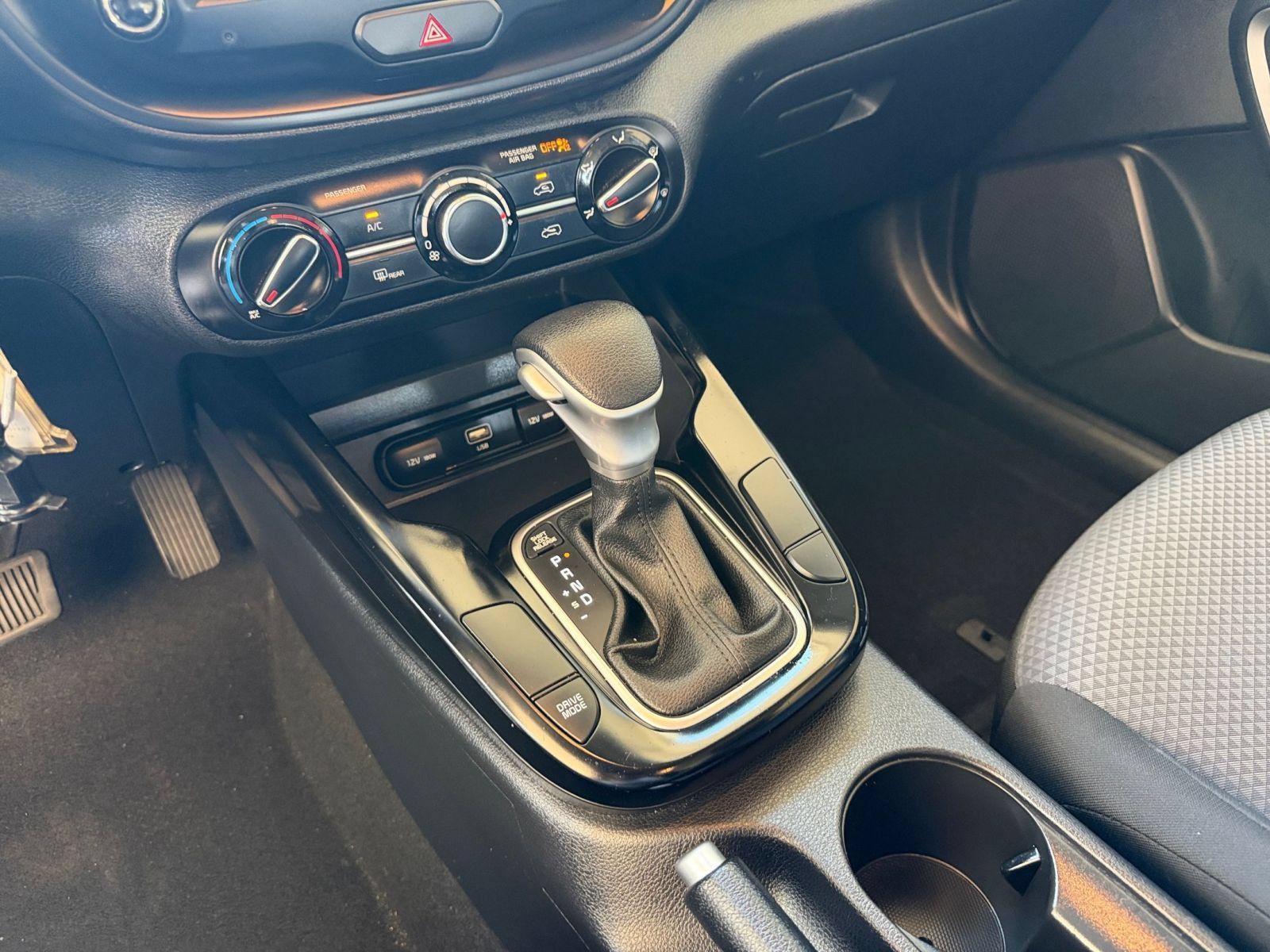 Used 2025 Kia Soul LX w/ LX Technology Package FWD image 38