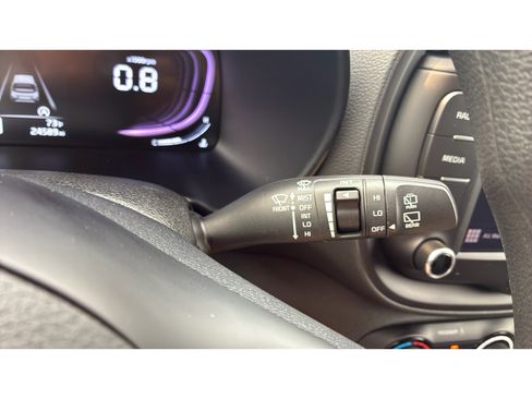 Used 2025 Kia Soul LX w/ LX Technology Package FWD image 16