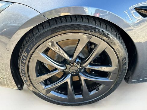 Used 2022 Tesla Model S image 34