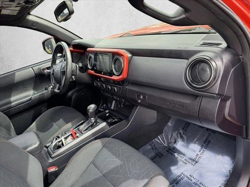 Used 2017 Toyota Tacoma TRD Off-Road image 21