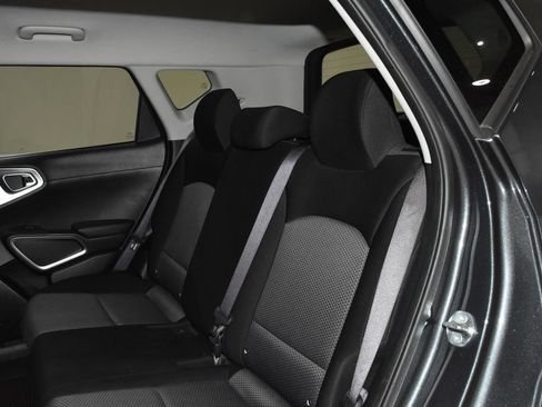 Used 2025 Kia Soul LX w/ LX Technology Package FWD image 27