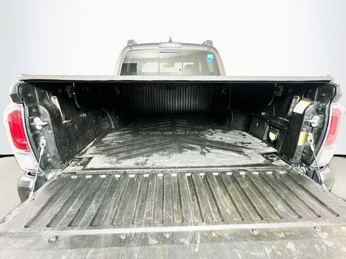 Used 2022 Toyota Tacoma TRD Off-Road w/ Technology Package image 30