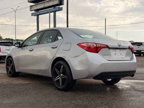 Used 2018 Toyota Corolla LE image 5