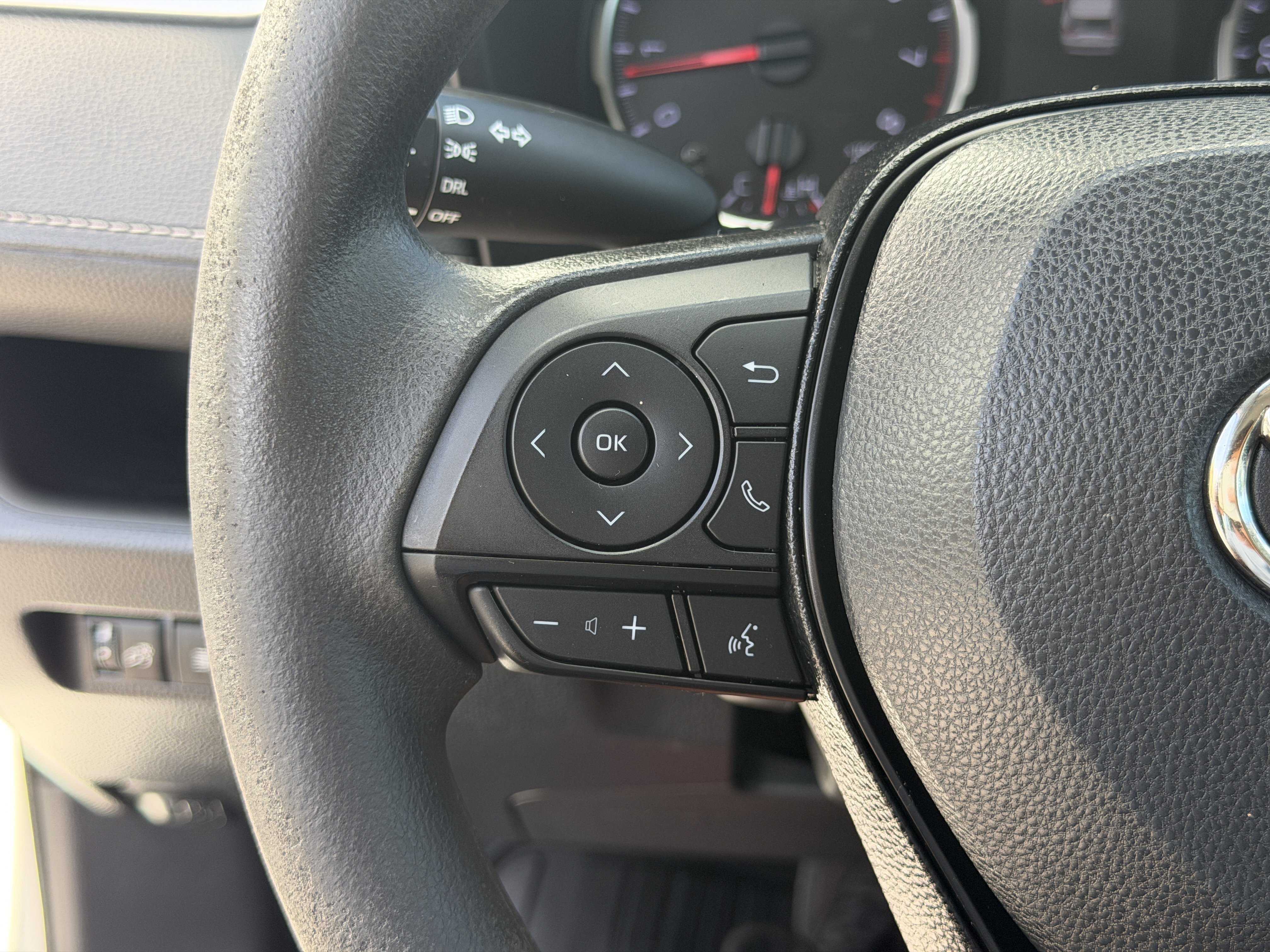 Used 2019 Toyota RAV4 LE FWD image 28