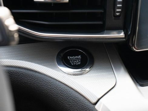 Used 2022 Ford Explorer XLT w/ Equipment Group 202A image 34