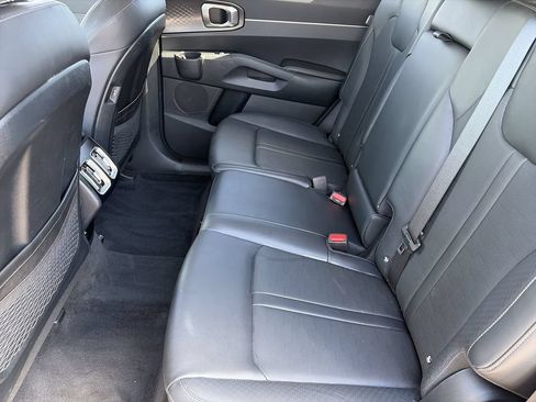 Used 2024 Kia Sorento S w/ Panoramic Sunroof Package FWD image 16