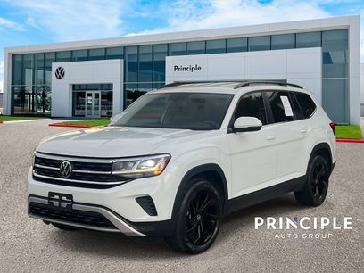 Used 2023 Volkswagen Atlas SE w/ Black Wheel Package