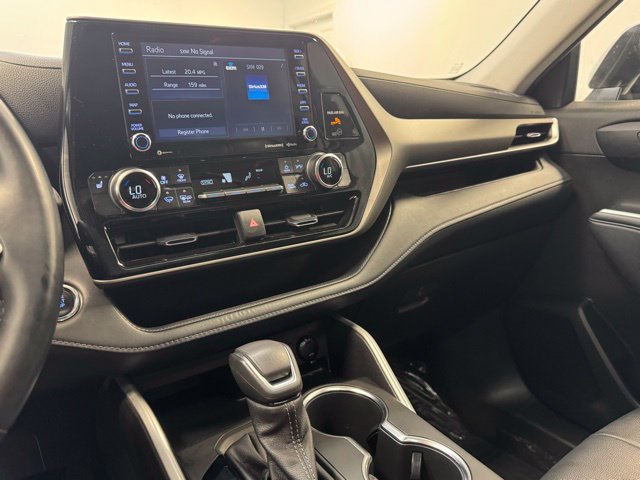 Used 2022 Toyota Highlander XLE AWD/4WD image 19