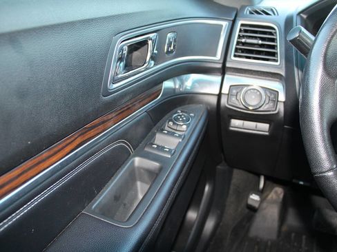 Used 2017 Ford Explorer Limited image 30