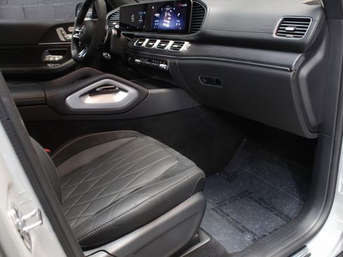 Used 2025 Mercedes-Benz GLS 63 AMG 4MATIC image 43