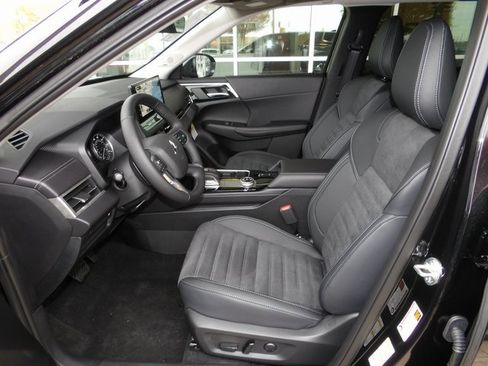 New 2025 Mitsubishi Outlander SE image 14