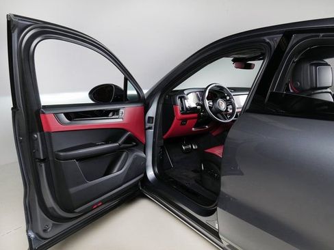 New 2026 Porsche Cayenne GTS AWD/4WD image 27
