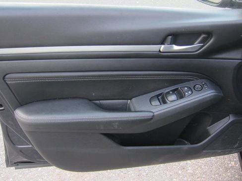 Used 2019 Nissan Altima 2.5 SV image 9