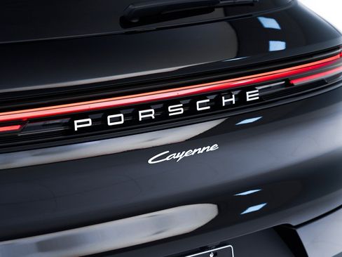 Certified 2026 Porsche Cayenne AWD/4WD image 13