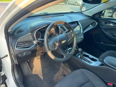 Used 2019 Chevrolet Malibu LT image 16