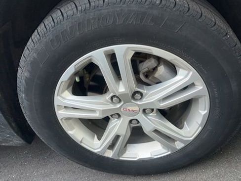 Used 2022 GMC Terrain SLE w/ Driver Convenience Package FWD image 12