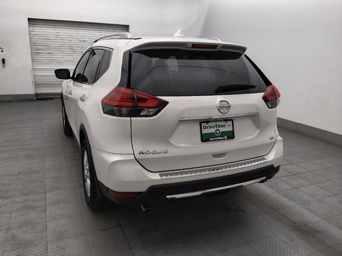 Used 2017 Nissan Rogue SV FWD image 5