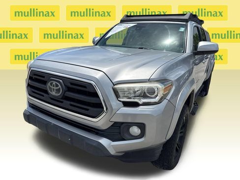 Used 2018 Toyota Tacoma SR5 RWD image 10