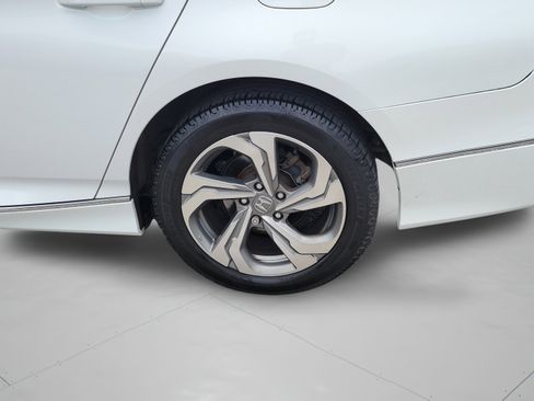 Used 2018 Honda Accord EX image 31