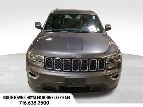 Used 2021 Jeep Grand Cherokee Laredo image 1