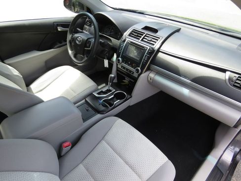Used 2014 Toyota Camry LE FWD image 14
