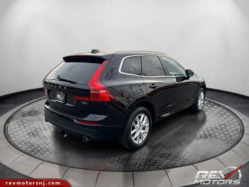 Used 2018 Volvo XC60 T5 Momentum w/ Vision Package image 5