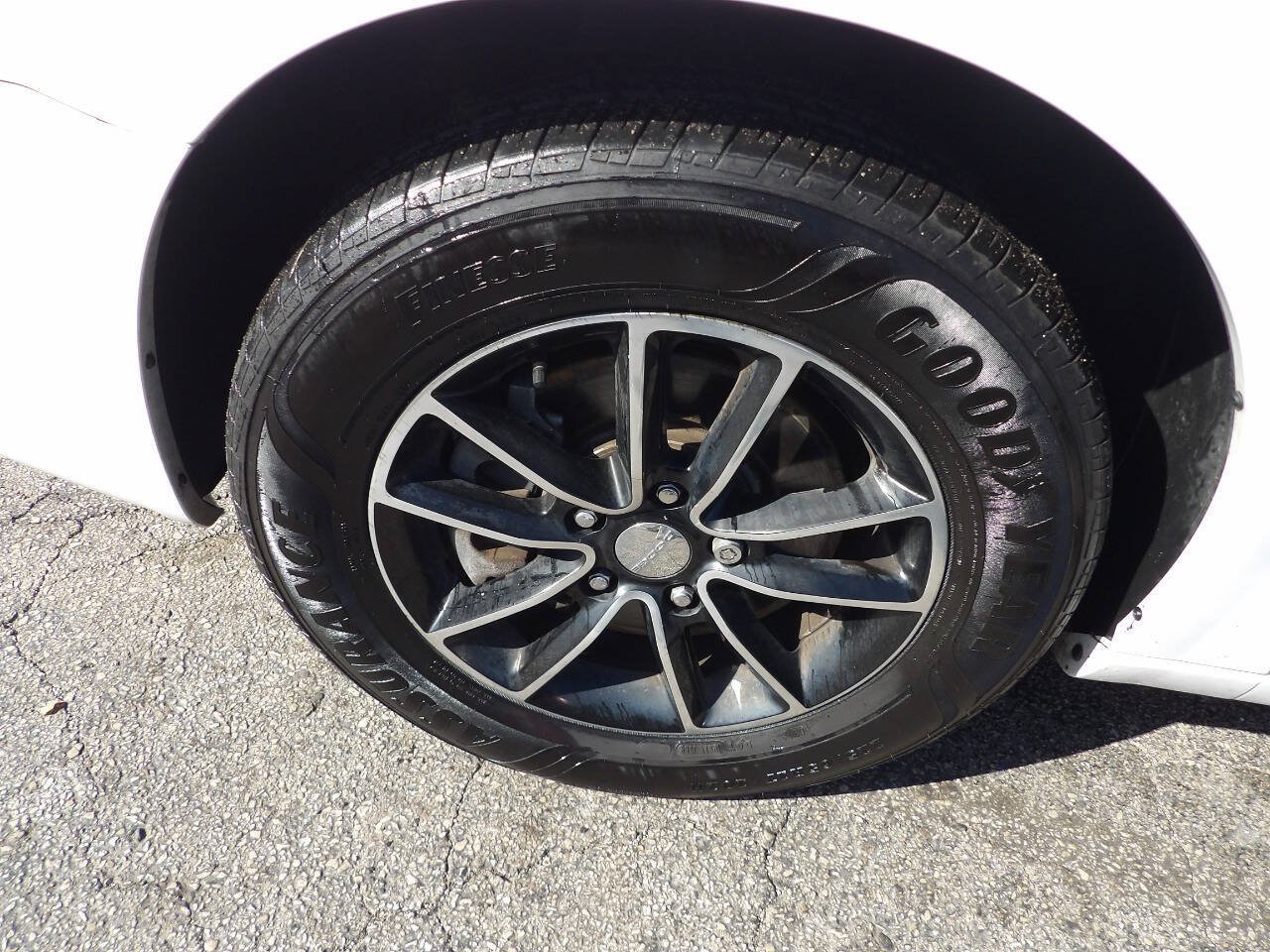 Used 2017 Dodge Grand Caravan SE FWD image 5