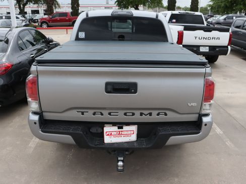 Used 2017 Toyota Tacoma Limited w/ Tow Package image 8
