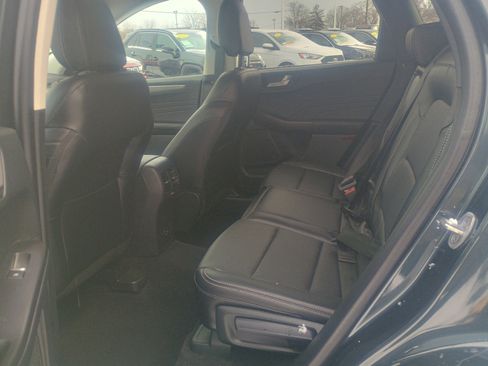 Certified 2022 Ford Escape Titanium w/ Class II Trailer Tow Package image 19