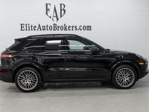 Used 2023 Porsche Cayenne Platinum Edition AWD/4WD image 5