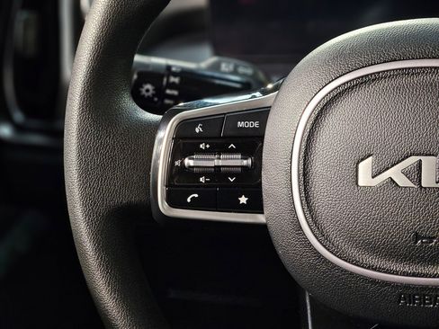 Used 2024 Kia Sorento LX image 26