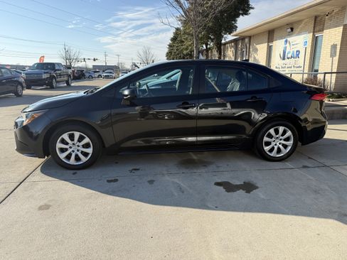 Used 2021 Toyota Corolla LE image 4
