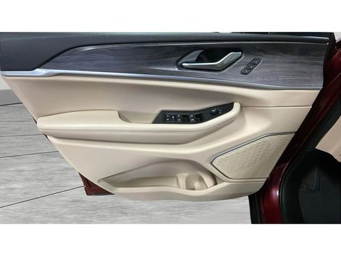 Used 2022 Jeep Grand Cherokee Limited image 9