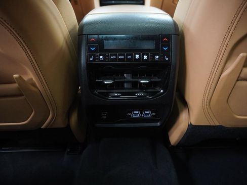Used 2024 Jeep Grand Cherokee L Summit AWD/4WD image 36