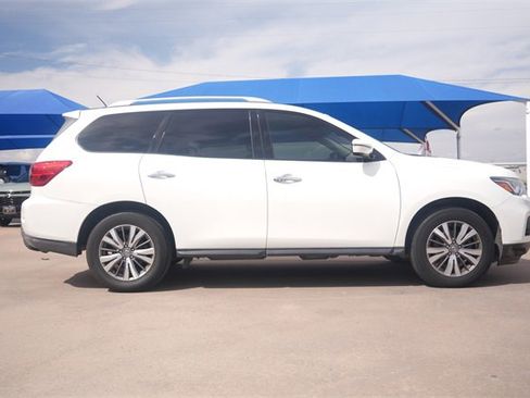Used 2018 Nissan Pathfinder S image 3
